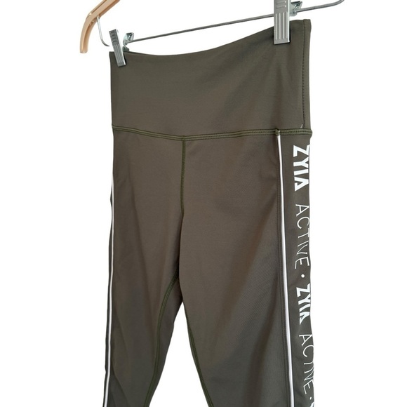 Zyia Active Olive Logo Stripe Light N Tight Hi-Rise Capri 20" Leggings, Size 4 - Picture 5 of 8